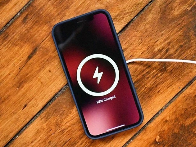 比如苹果手机维修分享iPhone 12可以随便充电吗 